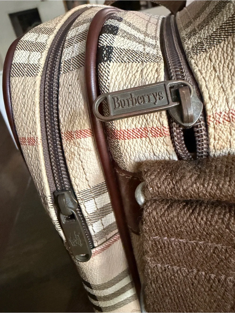 Authentic Vintage Burberrys Nova Check Triple Zip Large Crossbody Messenger Bag